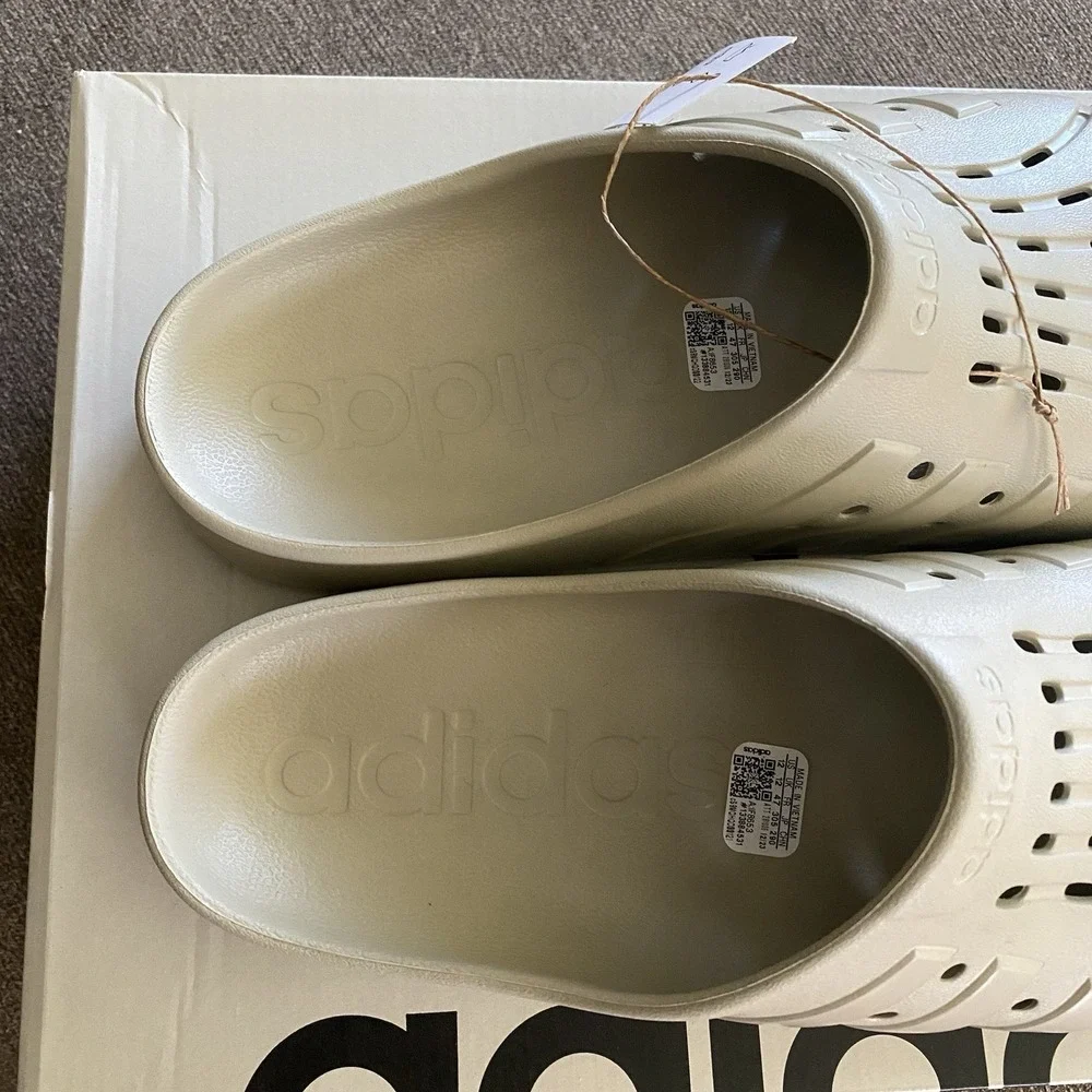 Adidas Men's Adilette Clog Shoes Men's Size 12 Gray Slides Sandals Tan IF8653